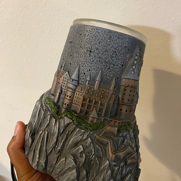 Hogwarts Harry Potter Castle Warmer - Picture 4 of 10
